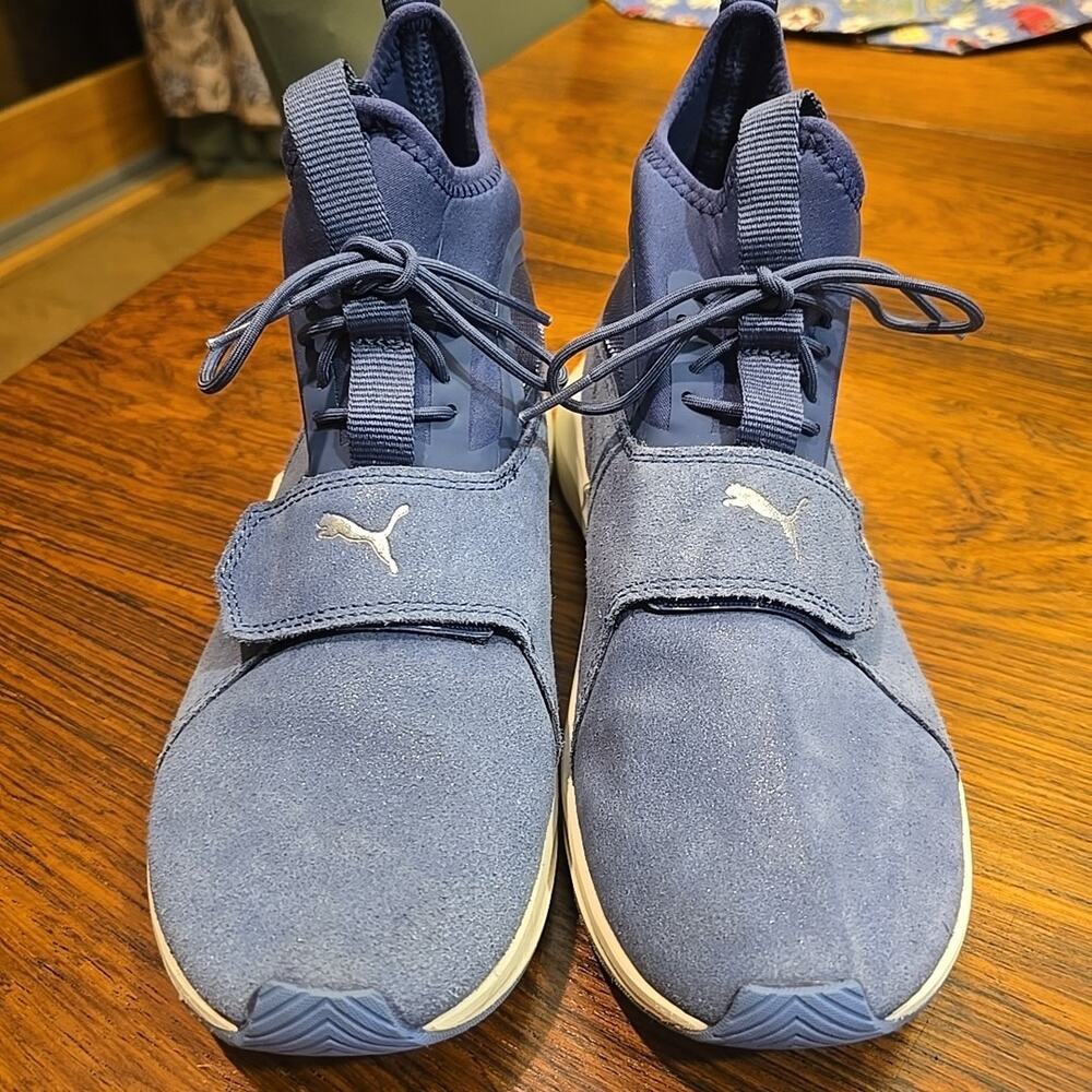 Puma Phenom Shimmer training shoes in a blue suede Sz. 7.5